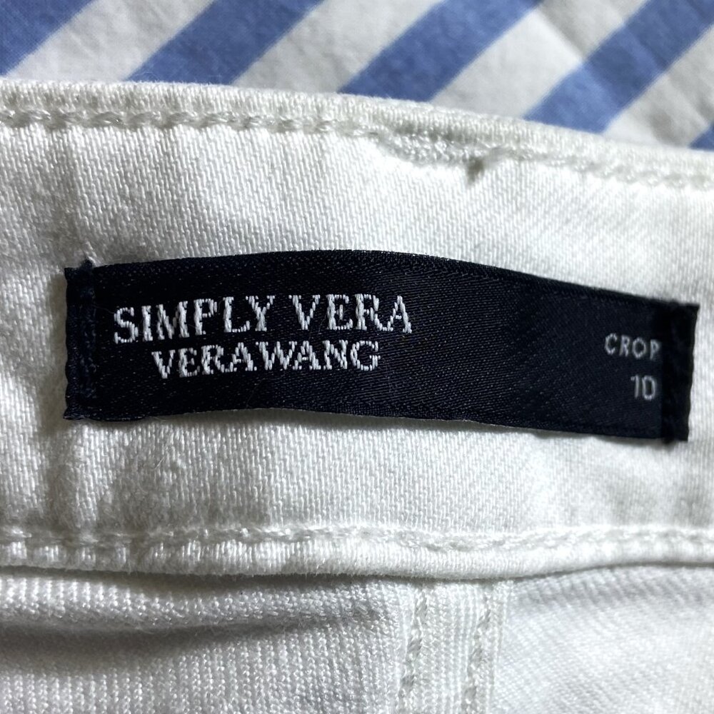 VERA WANG SIMPLY VERA WHITE JEANS WITH EMBROIDERED FLOWERS CROP 10 - Picture 6 of 8